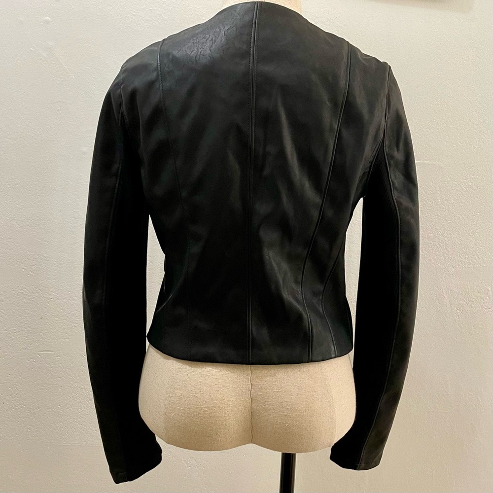 Sleek & Stunning Blank NYC Dark Faux Leather Cropped Moto Jacket Size: XS NWOT - Picture 5 of 14